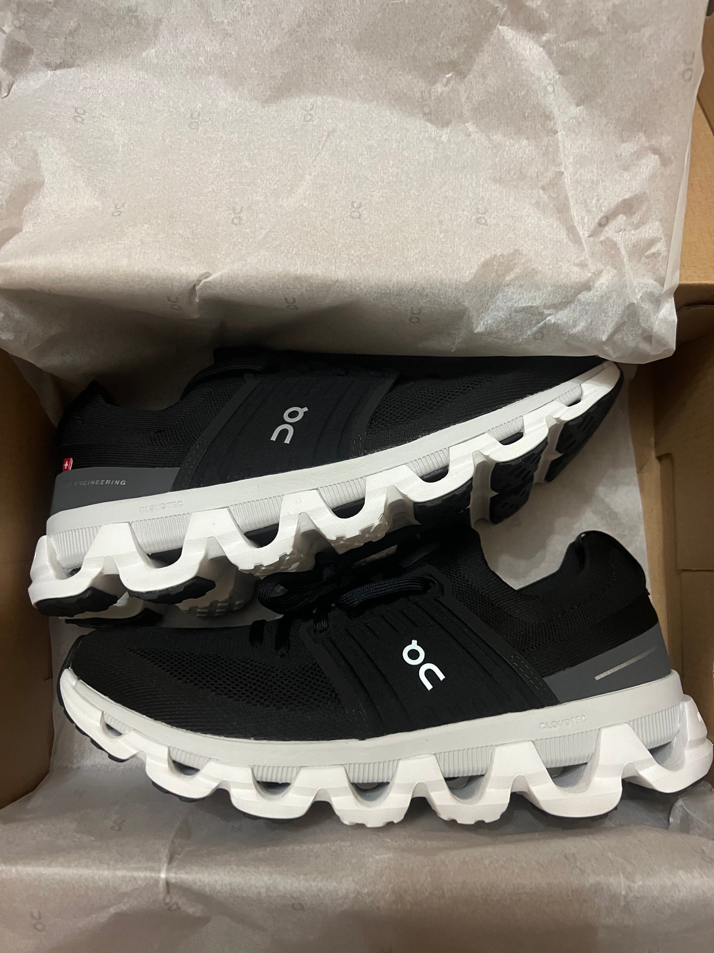 ON Cloudswift 3 - Black/White