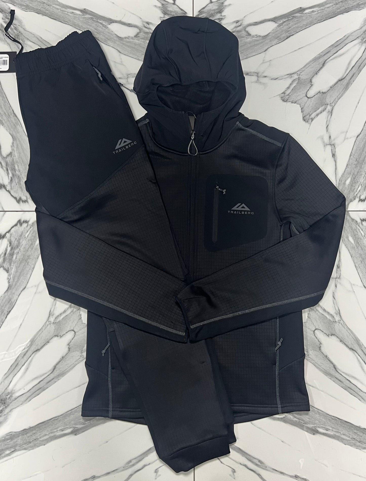 Trailberg District Fleeced - Black