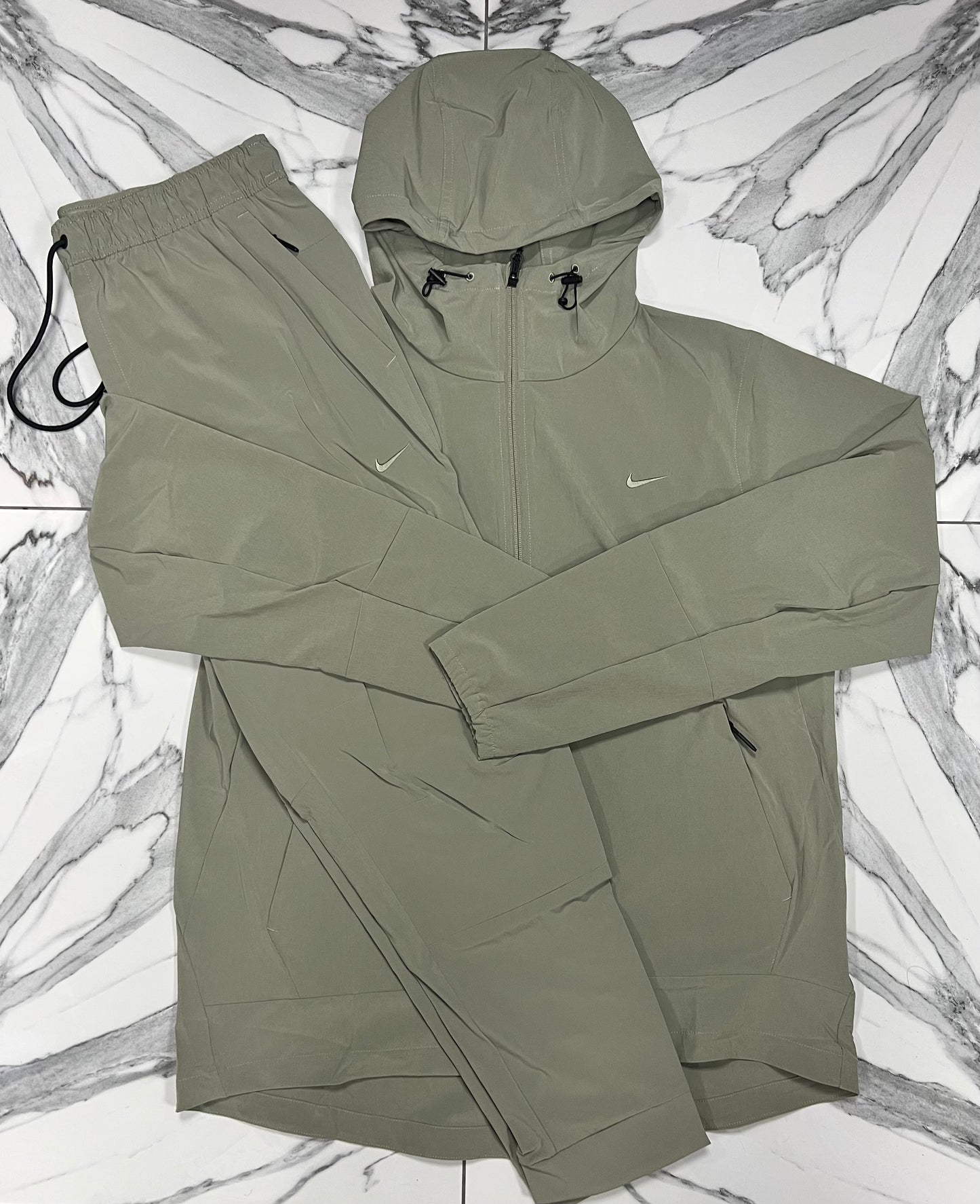 Nike Unlimited - Olive