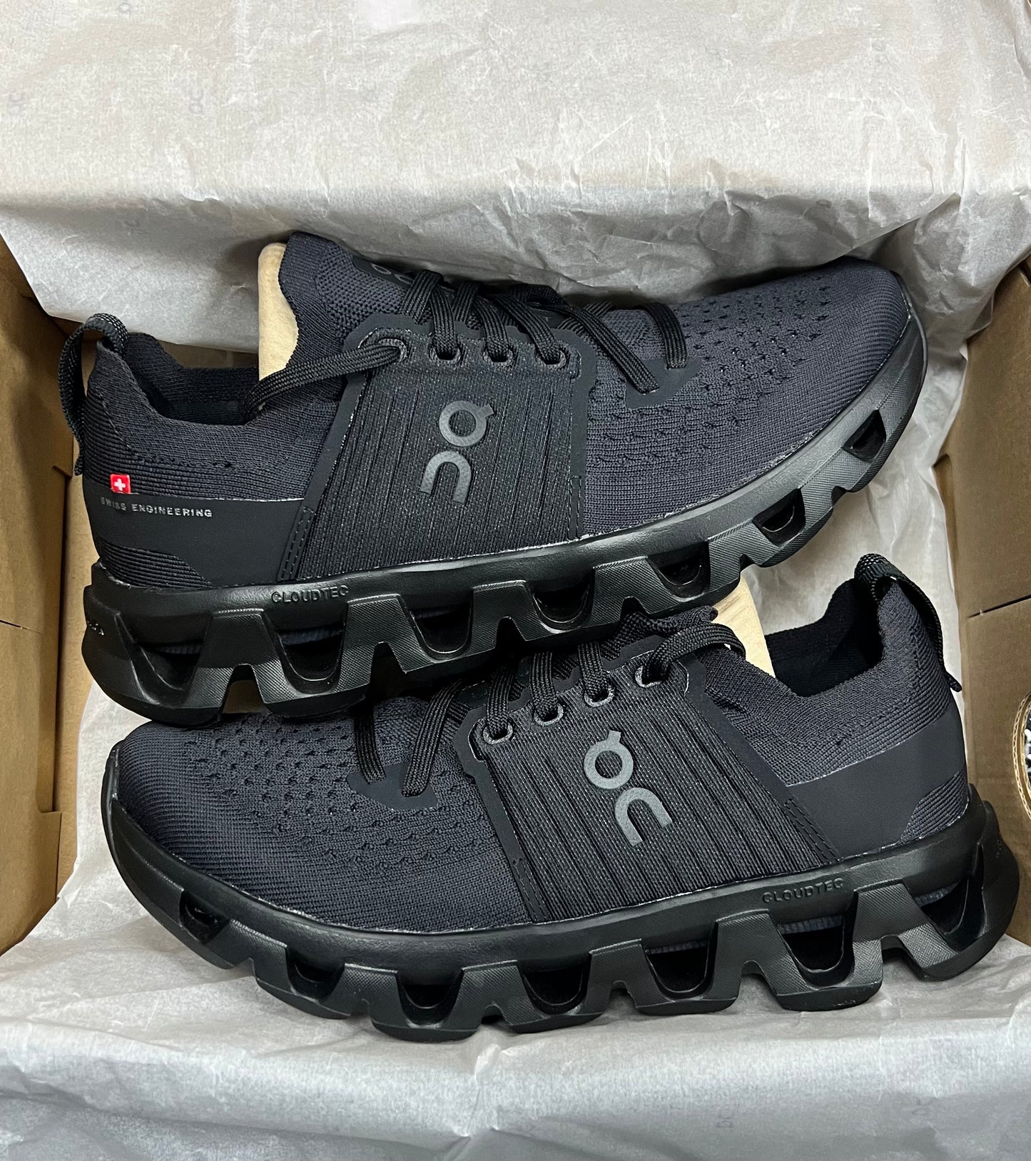 ON Cloudswift 4 - Black