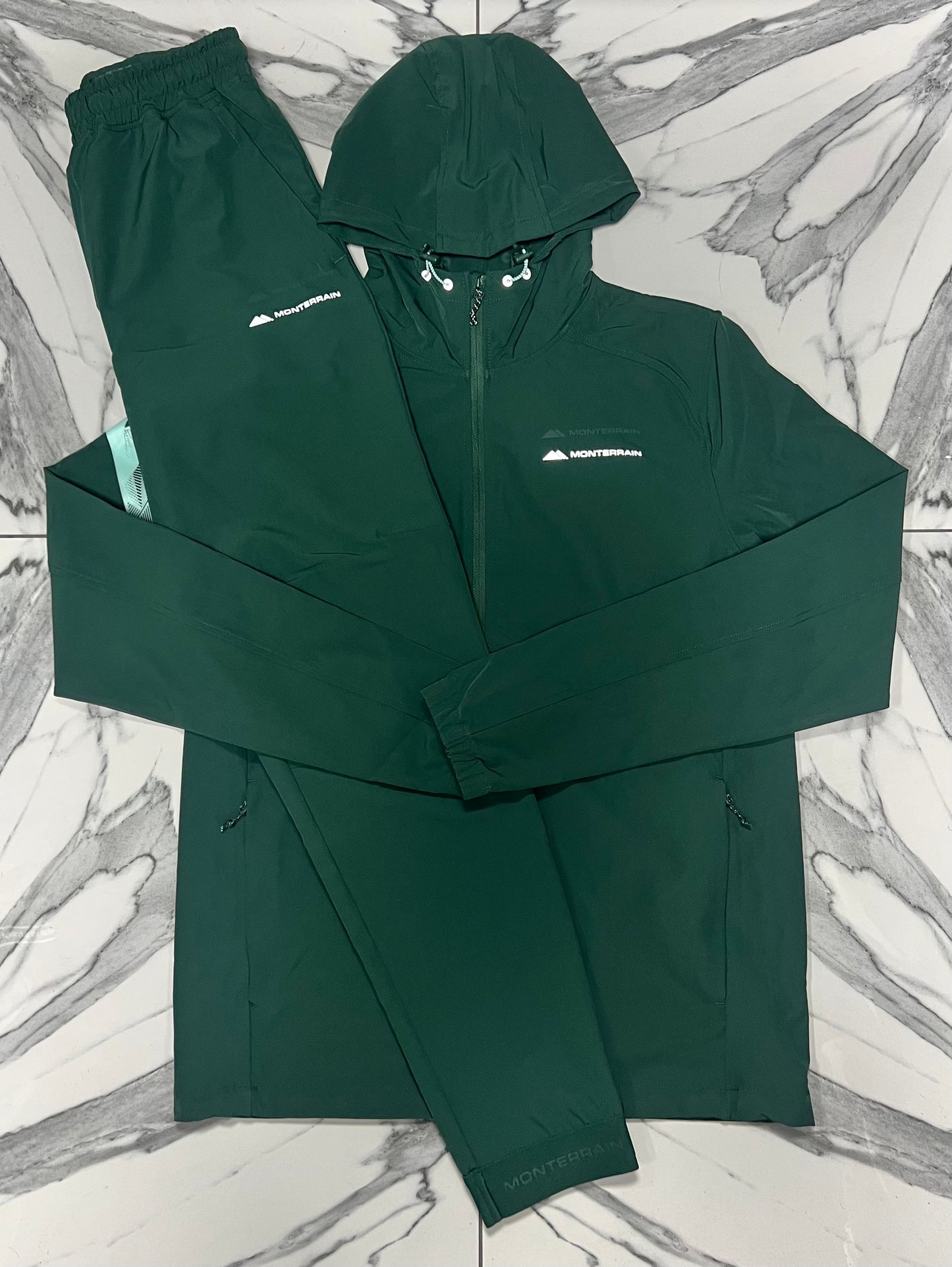 Monterrain Distance - Forest Green