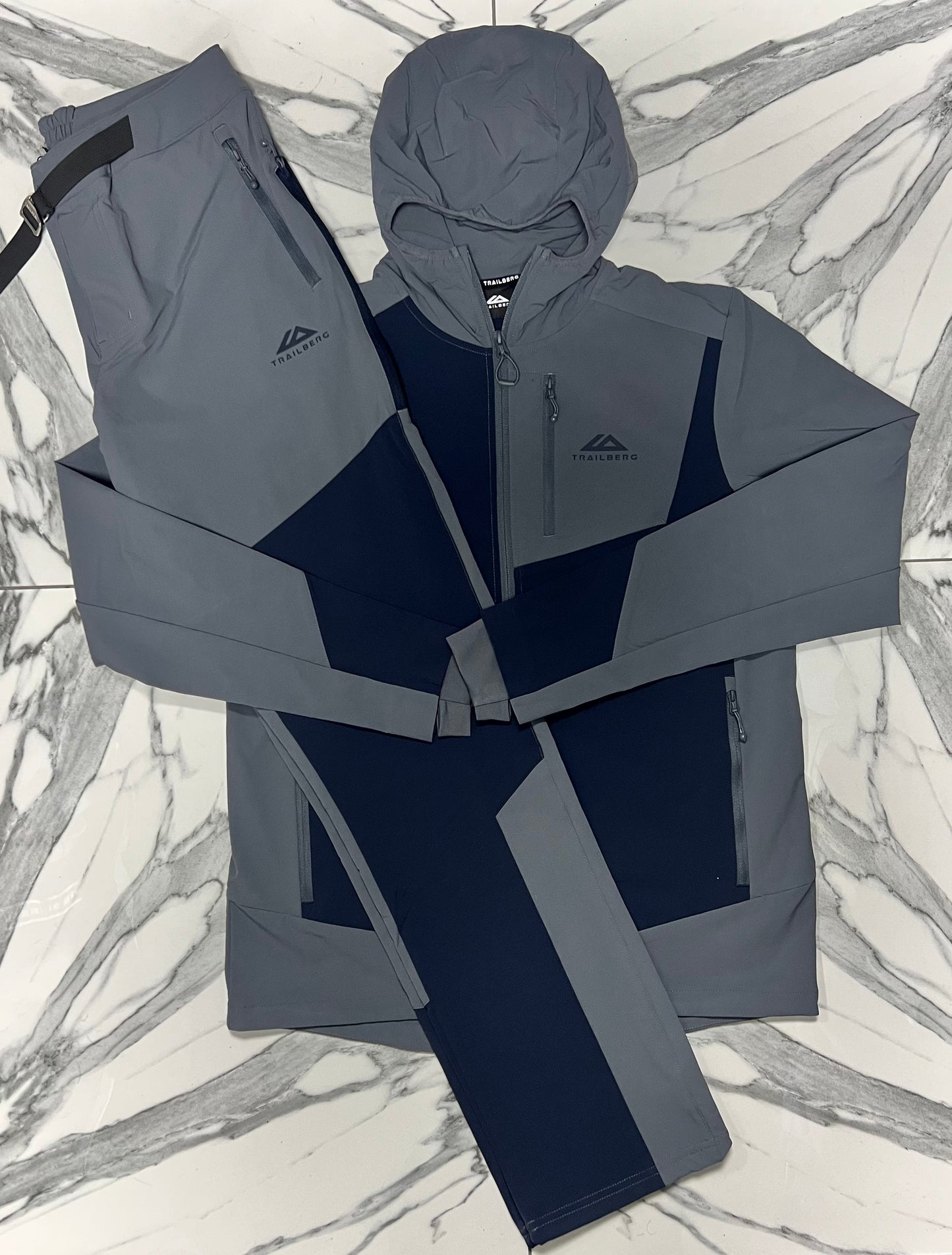 Trailberg Region - Navy/Charcoal