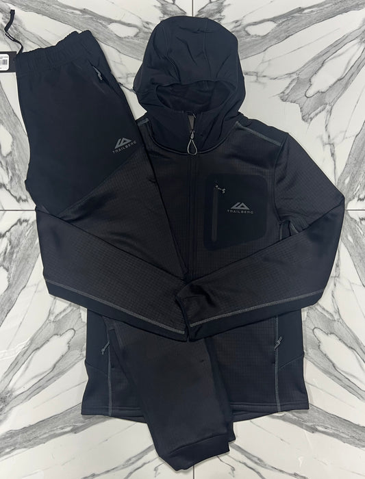 Trailberg District Fleeced - Black