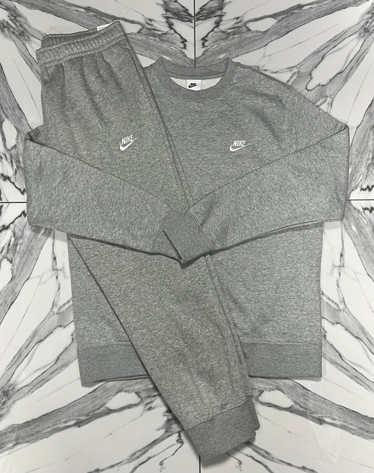 Nike Club Crew - Grey