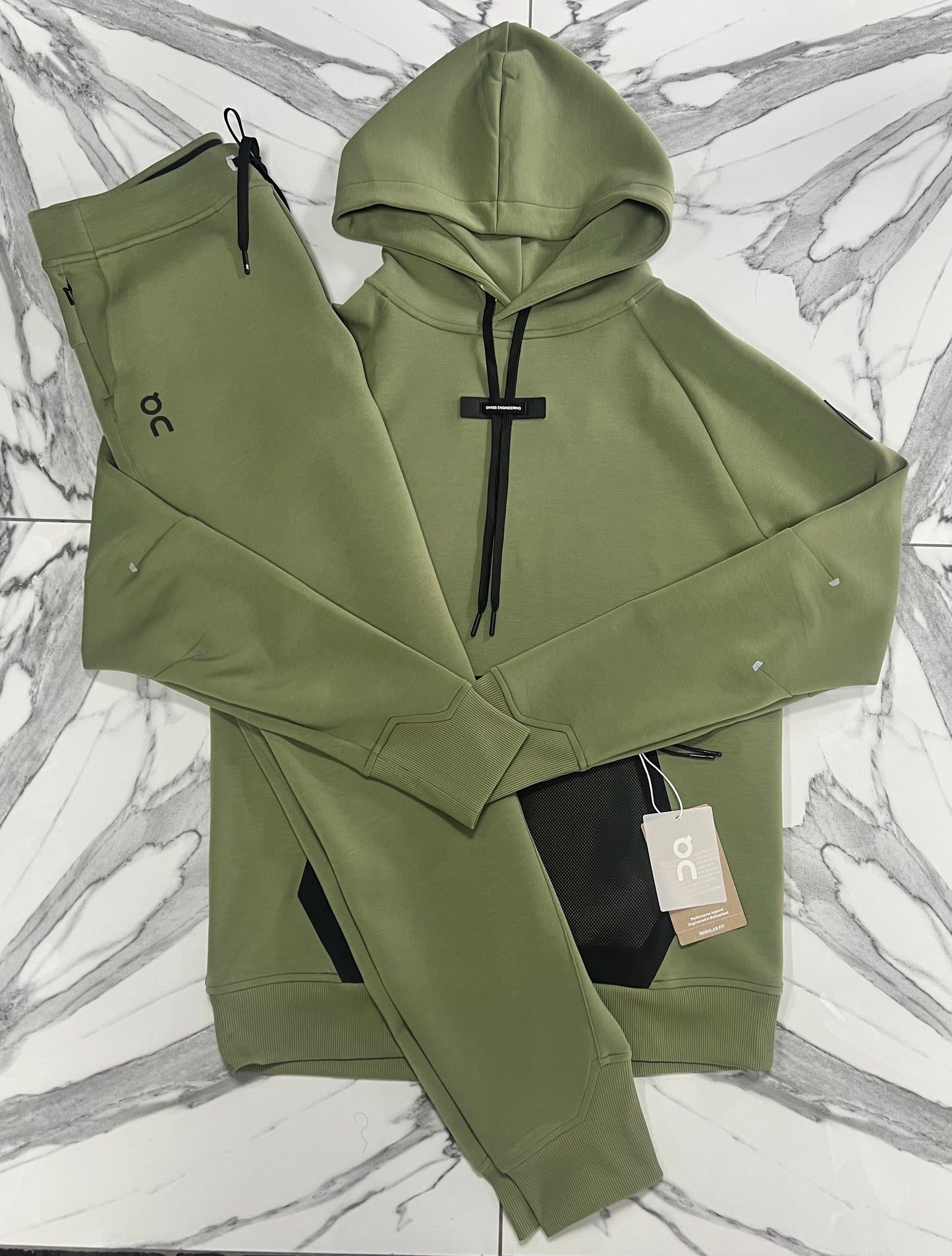 ON Run OG Tech - Khaki Green